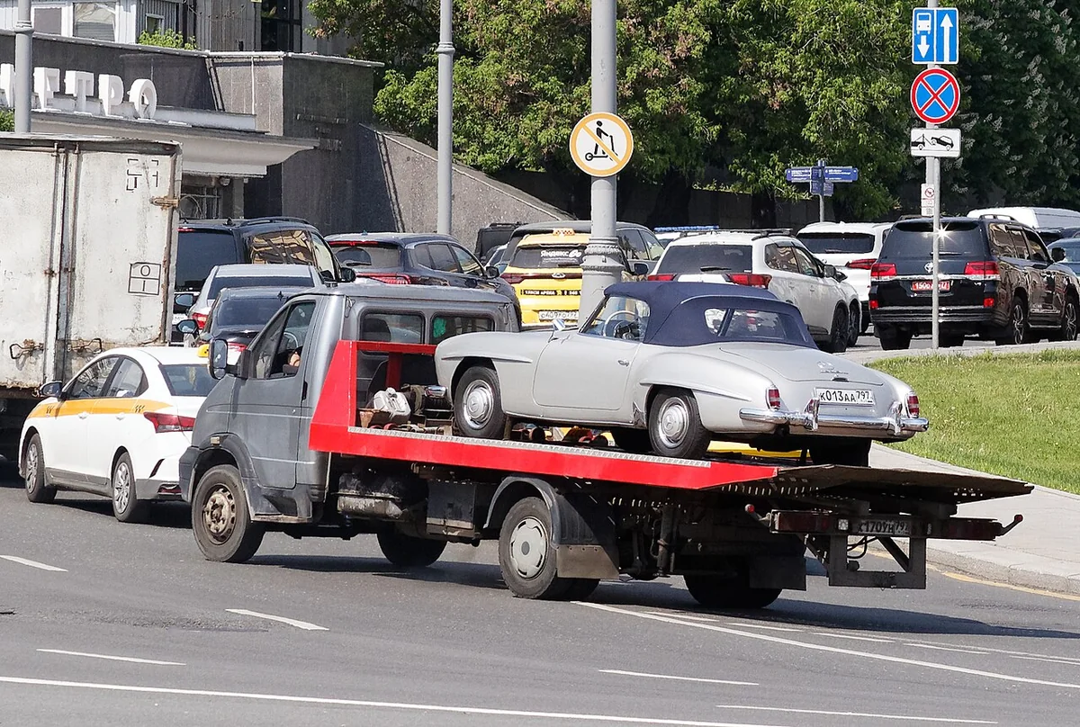 Эвакуация автомобиля с трассы